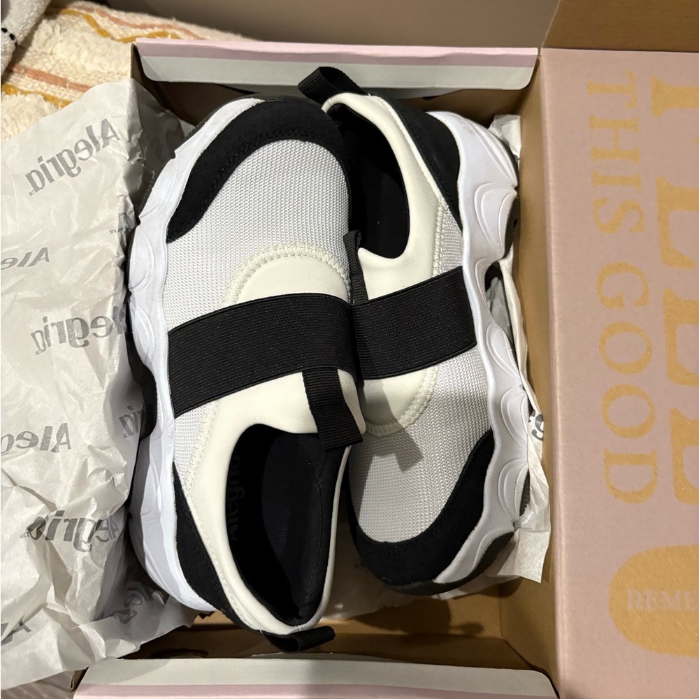 Alegria Sleek Joy Sneakers - Black and White